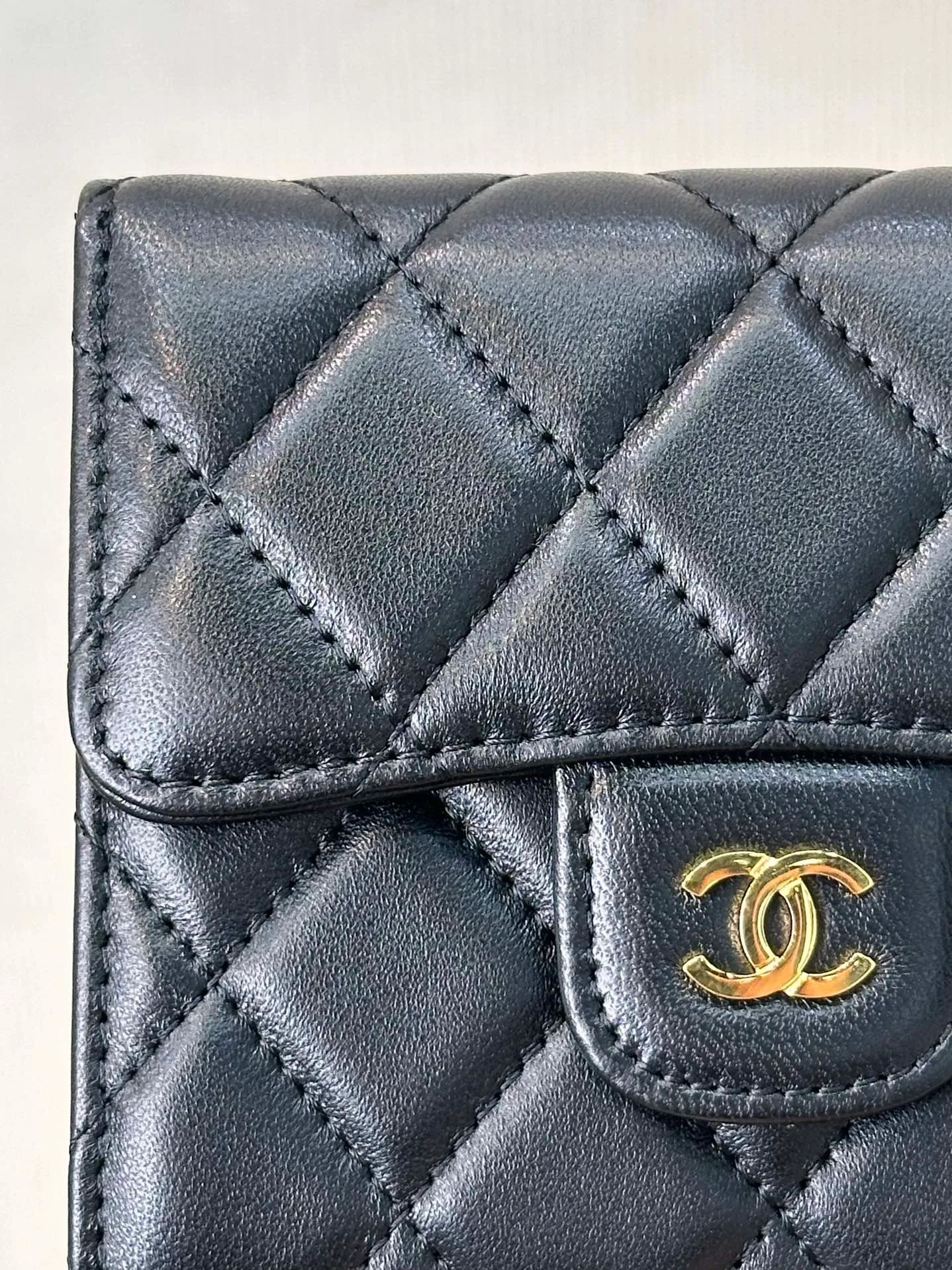82288 black gold sheepskin CF