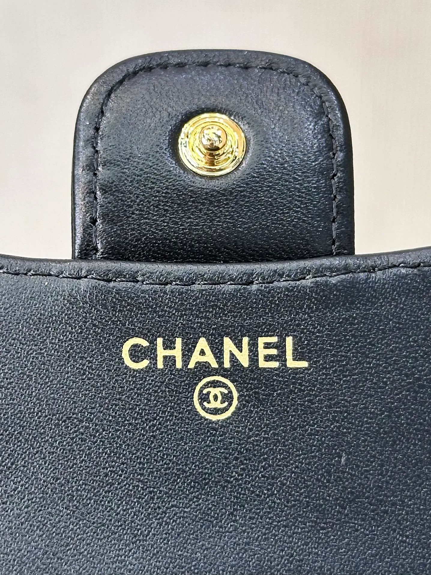 82288 black gold sheepskin CF
