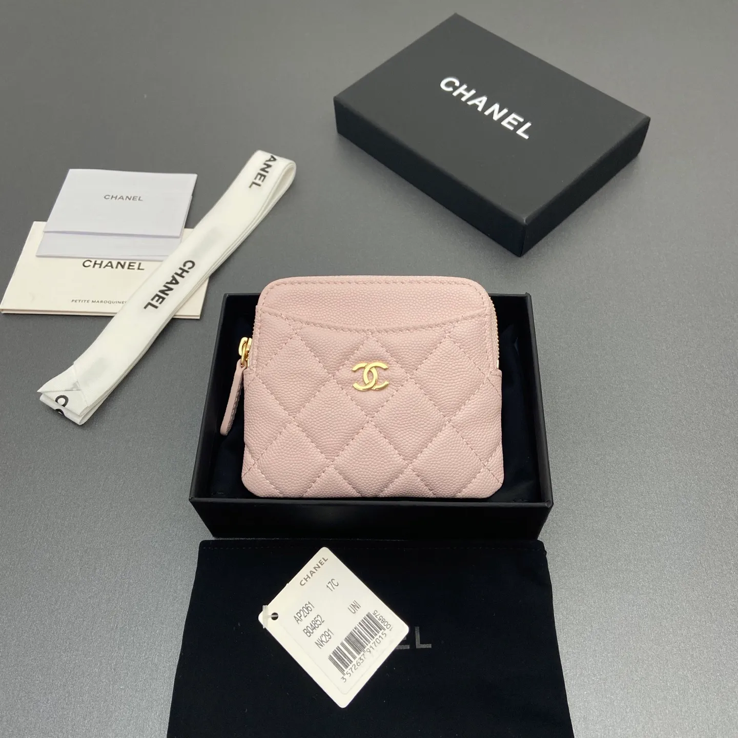[Special grade hardware original leather] ¥380 Xiaoxiang small zipper bag card holder series Quilted card holder/wallet with iconic metal logo Gold tone metal hardware, special Italian imported leather 5 card slots, 1 small zipper bag No.: 2061 Light pink thin ball light gold hardware Size: w11.5×h10×d2cm