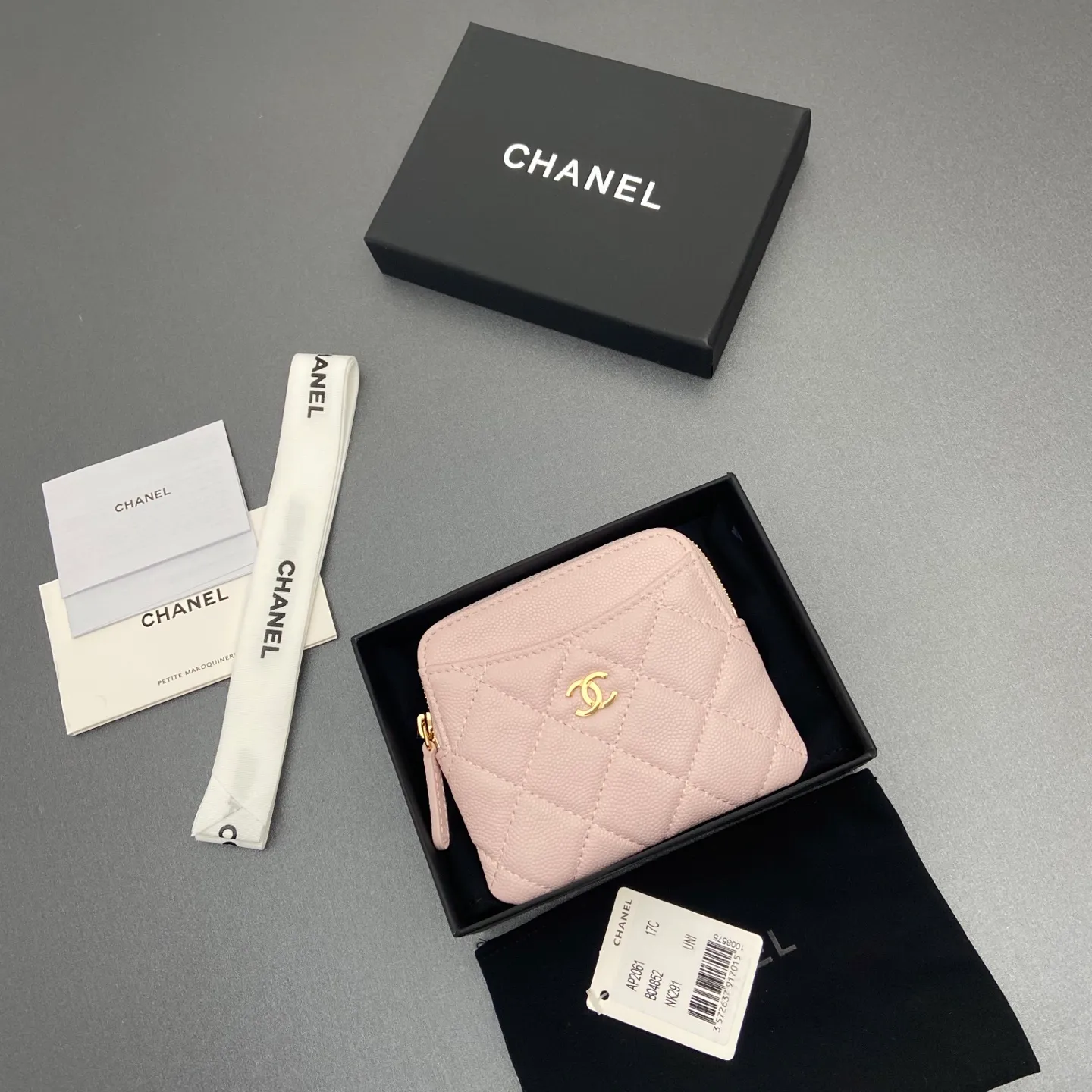 [Special grade hardware original leather] ¥380 Xiaoxiang small zipper bag card holder series Quilted card holder/wallet with iconic metal logo Gold tone metal hardware, special Italian imported leather 5 card slots, 1 small zipper bag No.: 2061 Light pink thin ball light gold hardware Size: w11.5×h10×d2cm