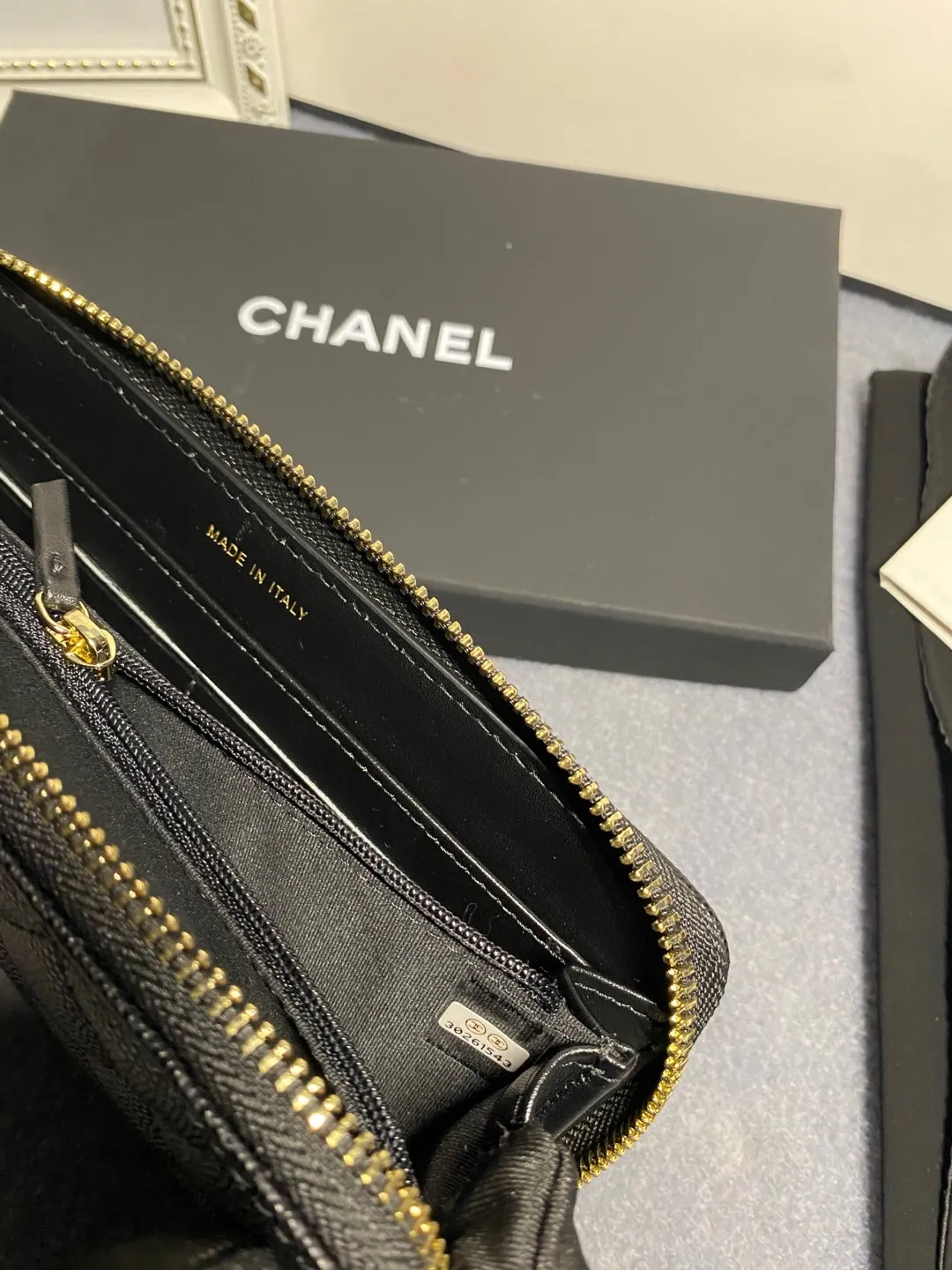 22 new styles. CHANEL. Zippered long clip wallet has arrived❤️Top-layer cowhide with new luogo, the same design surrounded by diamonds on the side of the leather❤️The details are so beautiful❤️Model number Ap5478B size 10*19.5*2.5cm💰560