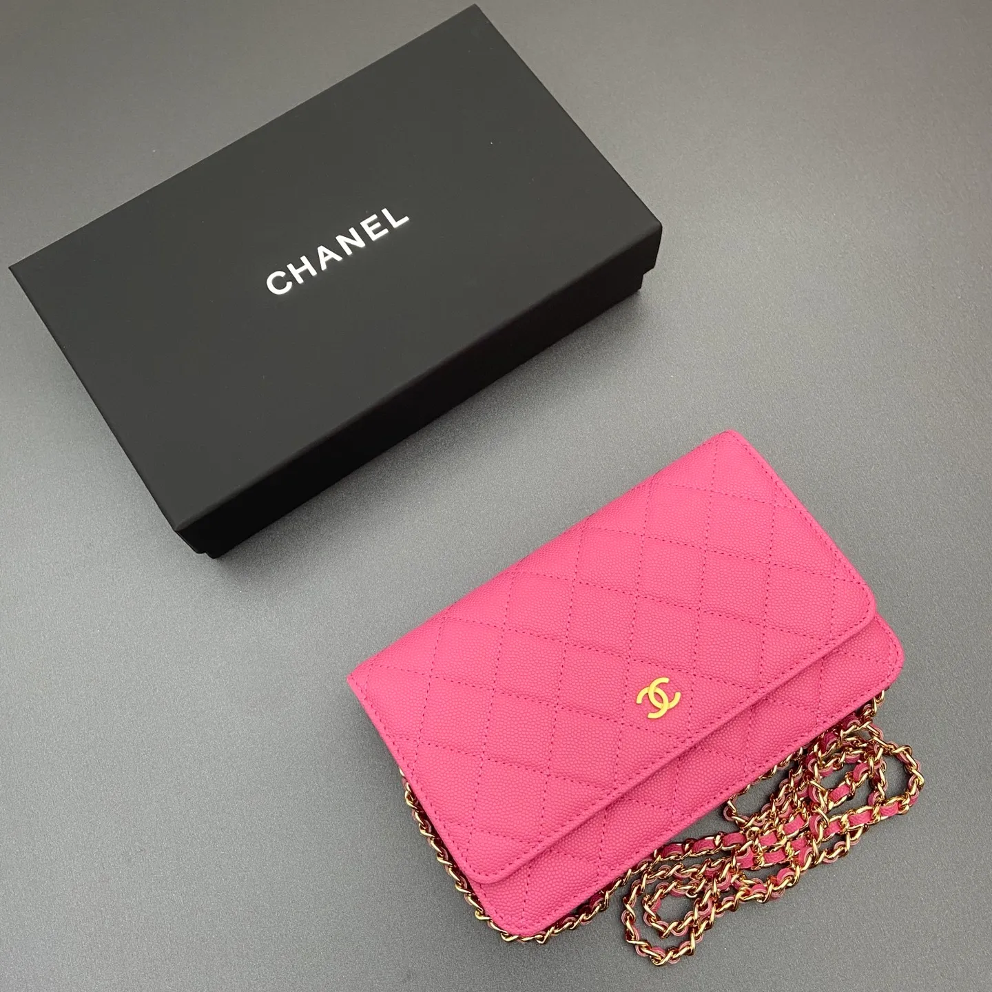 Xiaoxiang imported Italian caviar cowhide Item No.: A0250 Price: 640 Size: w20×h13×d3.5cm Color: Fine ball pattern steel mark