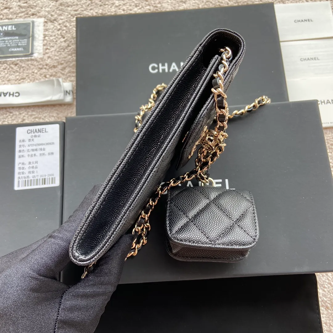 Xiaoxiang imported Italian grain cowhide Item No.: AP5484 💰:860 Size: w10×h16.5×2cm Color: Black fine ball pattern diamond hardware Mother-to-daughter bag series