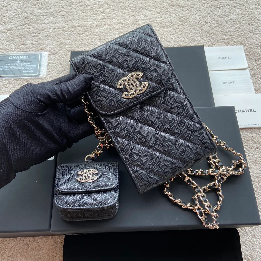 Xiaoxiang imported Italian grain cowhide Item No.: AP5484 💰:860 Size: w10×h16.5×2cm Color: Black fine ball pattern diamond hardware Mother-to-daughter bag series