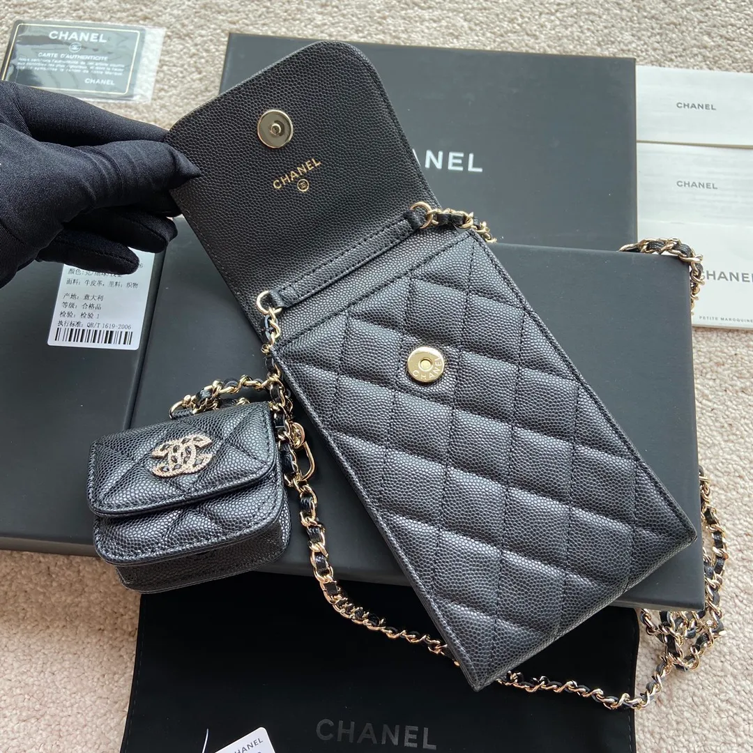 Xiaoxiang imported Italian grain cowhide Item No.: AP5484 💰:860 Size: w10×h16.5×2cm Color: Black fine ball pattern diamond hardware Mother-to-daughter bag series