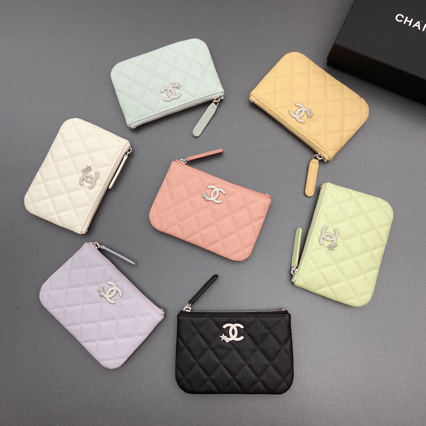 25b new series caviar cowhide with stars ⭐logo shiny blingblibg~ coin purse series Item number: A 4811 Price: 330 Size: w15×8.5cm Color: fine ball pattern silver star hardware