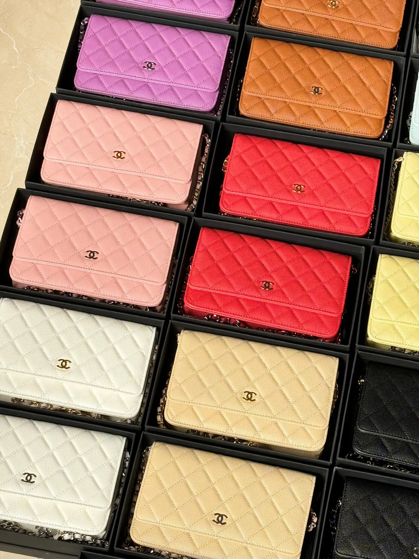 Magnetic buckle model 2050 caviar (fine ball pattern) C𝕙𝕒𝕟𝕖𝕝 entry-level classic model 𝑾𝒐𝒄 (magnetic buckle) fortune bag gold and silver thirteen colors