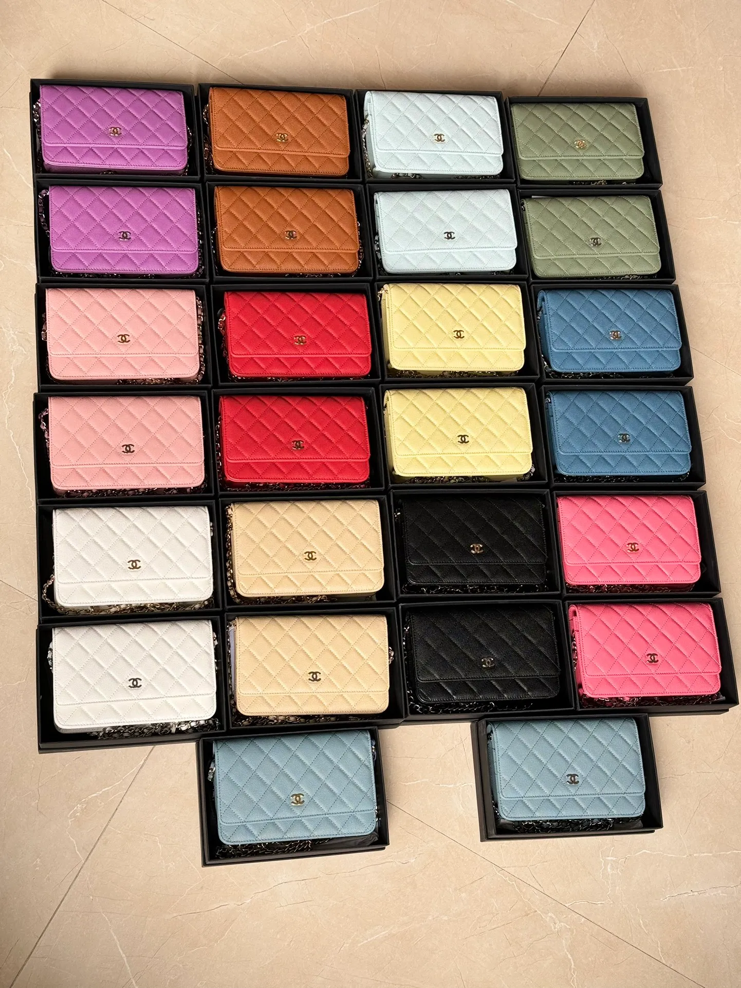 Magnetic buckle model 2050 caviar (fine ball pattern) C𝕙𝕒𝕟𝕖𝕝 entry-level classic model 𝑾𝒐𝒄 (magnetic buckle) fortune bag gold and silver thirteen colors