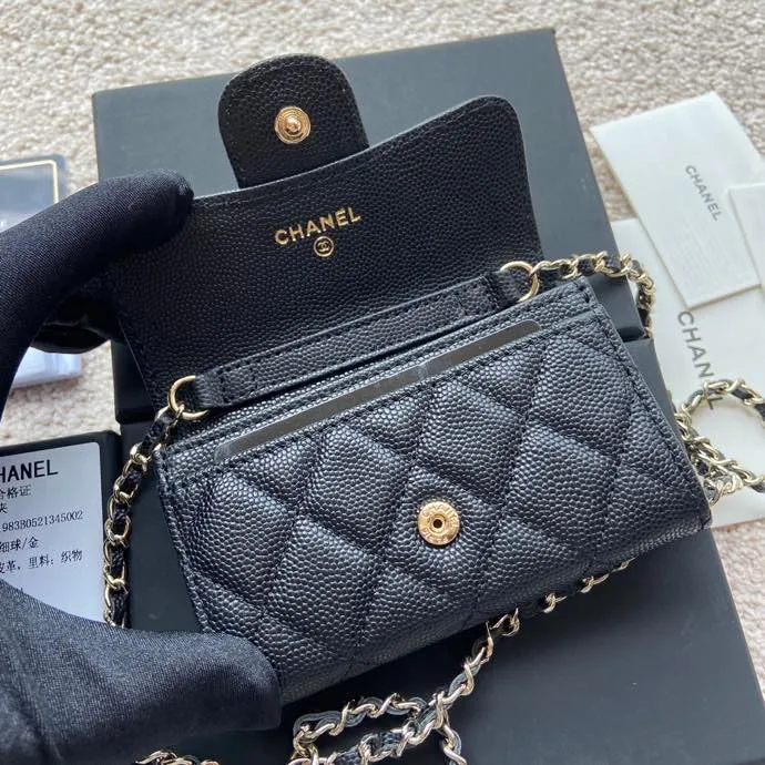 Xiaoxiang imported Italian leather Item number: AP3966/A81081 chain small card holder) Price: 420 Size: w11×h7cm Color: Black fine ball pattern gold steel mark hardware