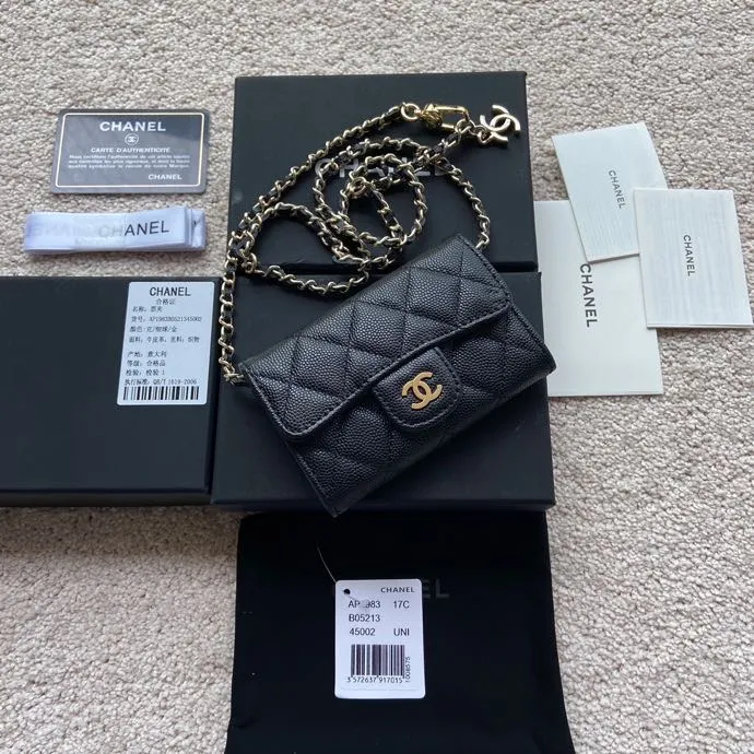 Xiaoxiang imported Italian leather Item number: AP3966/A81081 chain small card holder) Price: 420 Size: w11×h7cm Color: Black fine ball pattern gold steel mark hardware