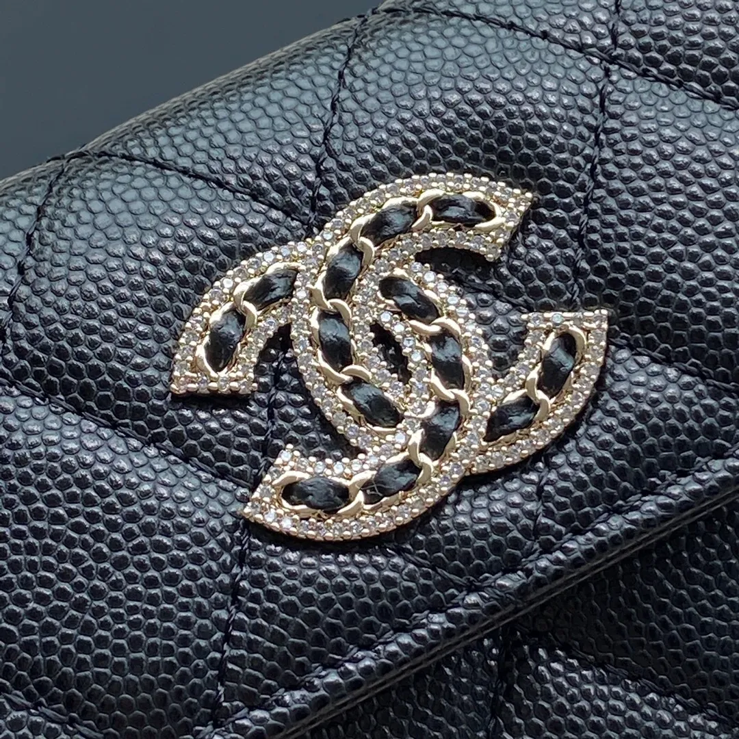 340💰Xiaoxiang imported Italian fine ball grain cowhide Item number: AP5470 Price: 370 Size: w11×h7cm Color: black ball grain diamond hardware