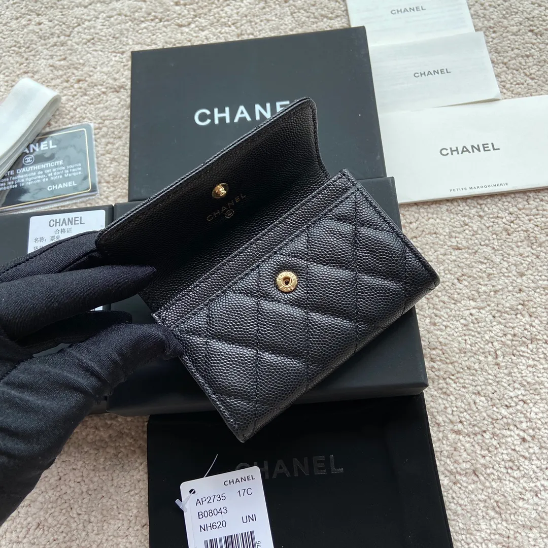 340💰Xiaoxiang imported Italian fine ball grain cowhide Item number: AP5470 Price: 370 Size: w11×h7cm Color: black ball grain diamond hardware