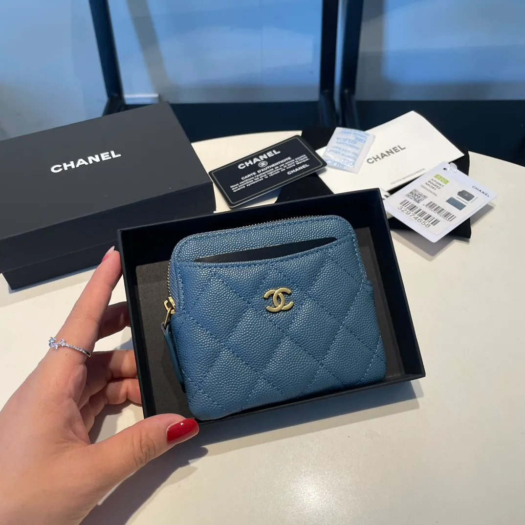 💰420😊Upgraded version💋Chanel🆕 New color colorful fine ball caviar cowhide🐂Classic zipper bag with multiple card slots for change. It can also bring convenience to various bank cards, supermarket cards, shopping cards, and membership cards. It is so small and easy to carry. It is the most fashionable and popular element of coin purses. Do you own it? Comes with the latest complete set of packaging 2061🍃size: 12*9.5cm