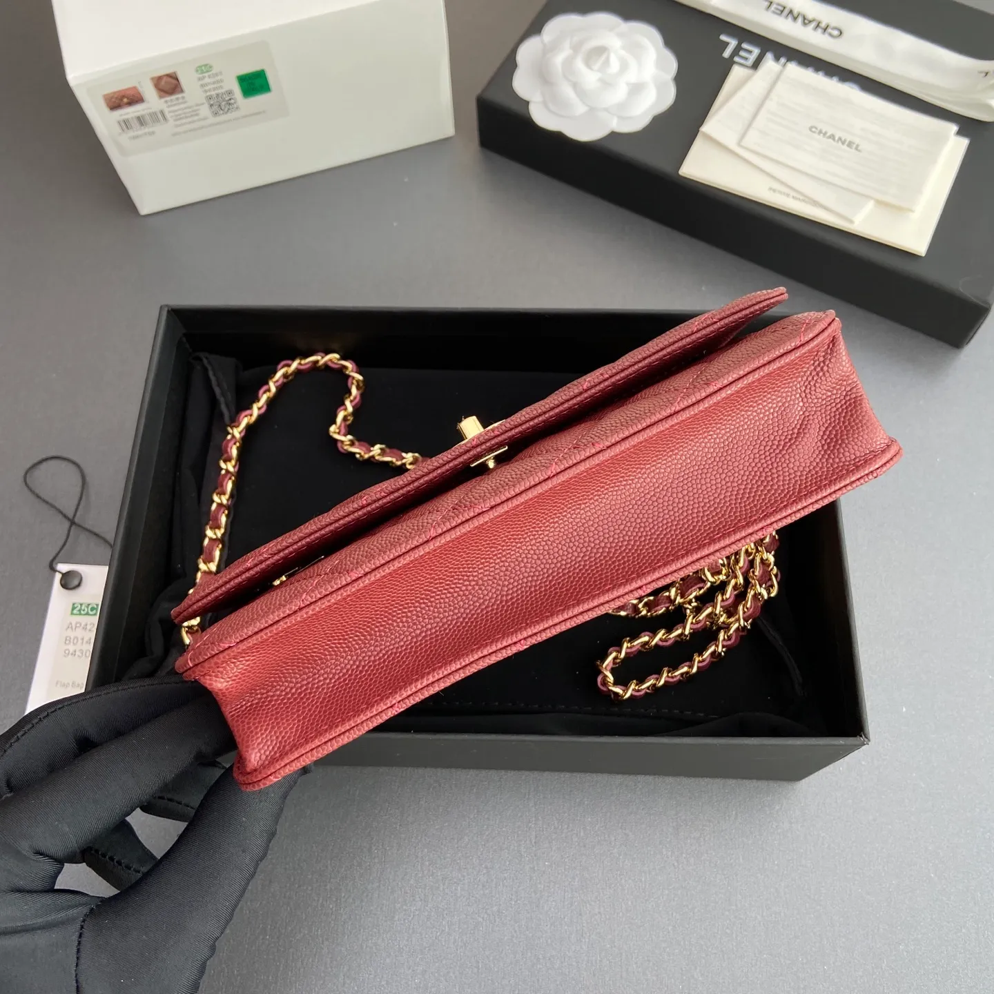 Xiaoxiang imported Italian lambskin [upgraded version] Item number: AP8482 💰700 Size: w20×h13×d3.5cm Color: burgundy fine ball pattern golden steel mark