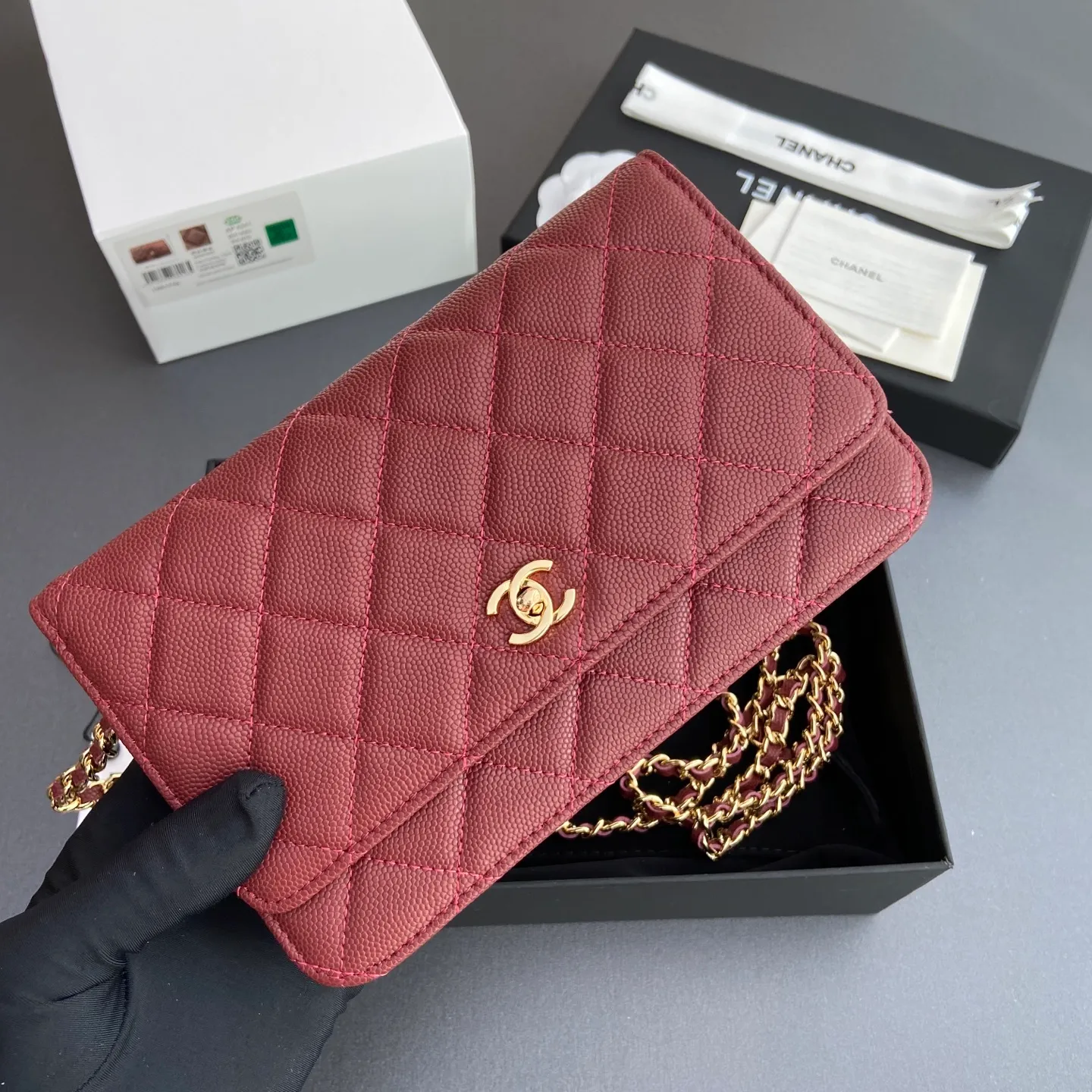 Xiaoxiang imported Italian lambskin [upgraded version] Item number: AP8482 💰700 Size: w20×h13×d3.5cm Color: burgundy fine ball pattern golden steel mark
