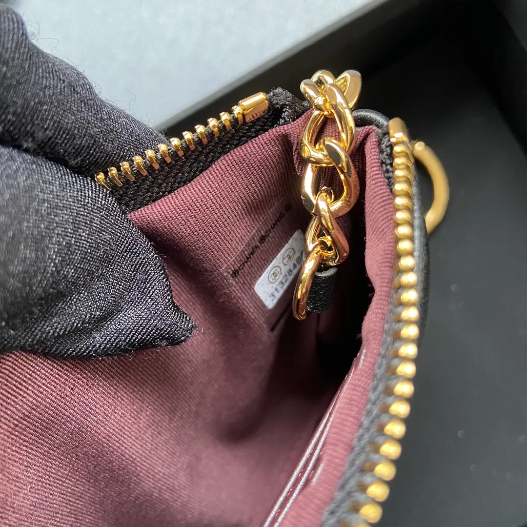 250💰Xiaoxiang imported Italian sheepskin Item number: A50168 Size: w14×h9.5cm Color: black sheepskin gold buckle