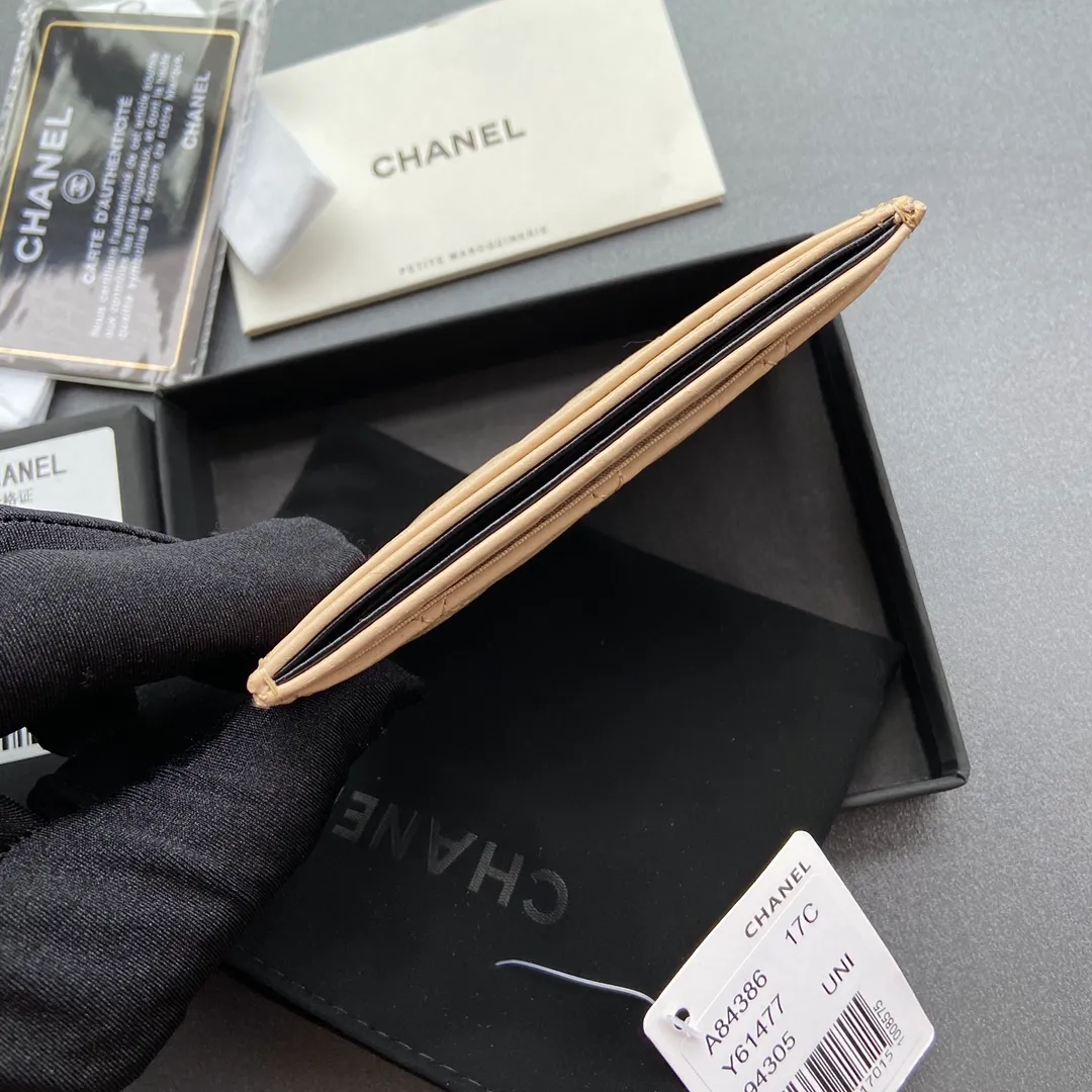 220💰Xiaoxiang imported Italian leather Item number: 84386 Size: w11×h7.5cm Color: apricot with black Gold hardware