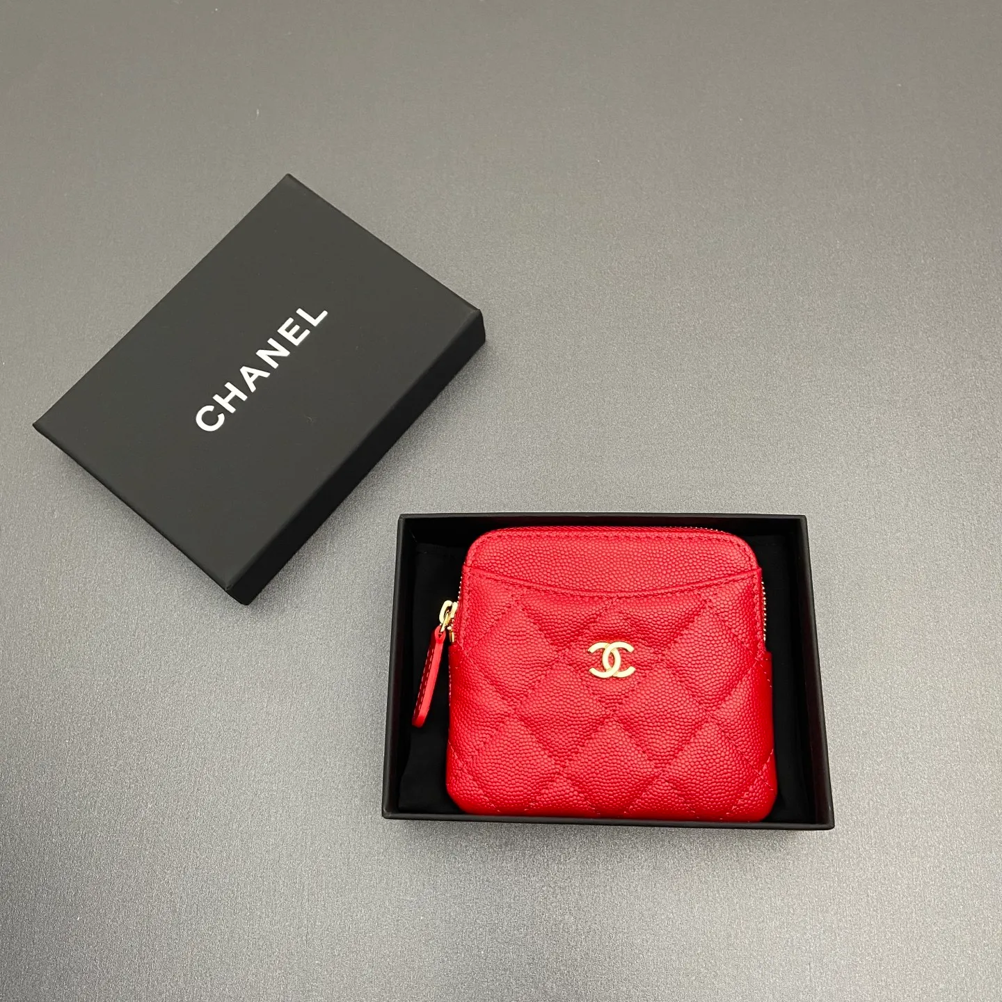 [Special grade hardware original leather] ¥380 Xiaoxiang small zipper bag card holder series Quilted card holder/wallet with iconic metal logo Gold tone metal hardware, special Italian imported leather 5 card slots, 1 small zipper bag No.: 2061 Size: w11.5×h10×d2cm