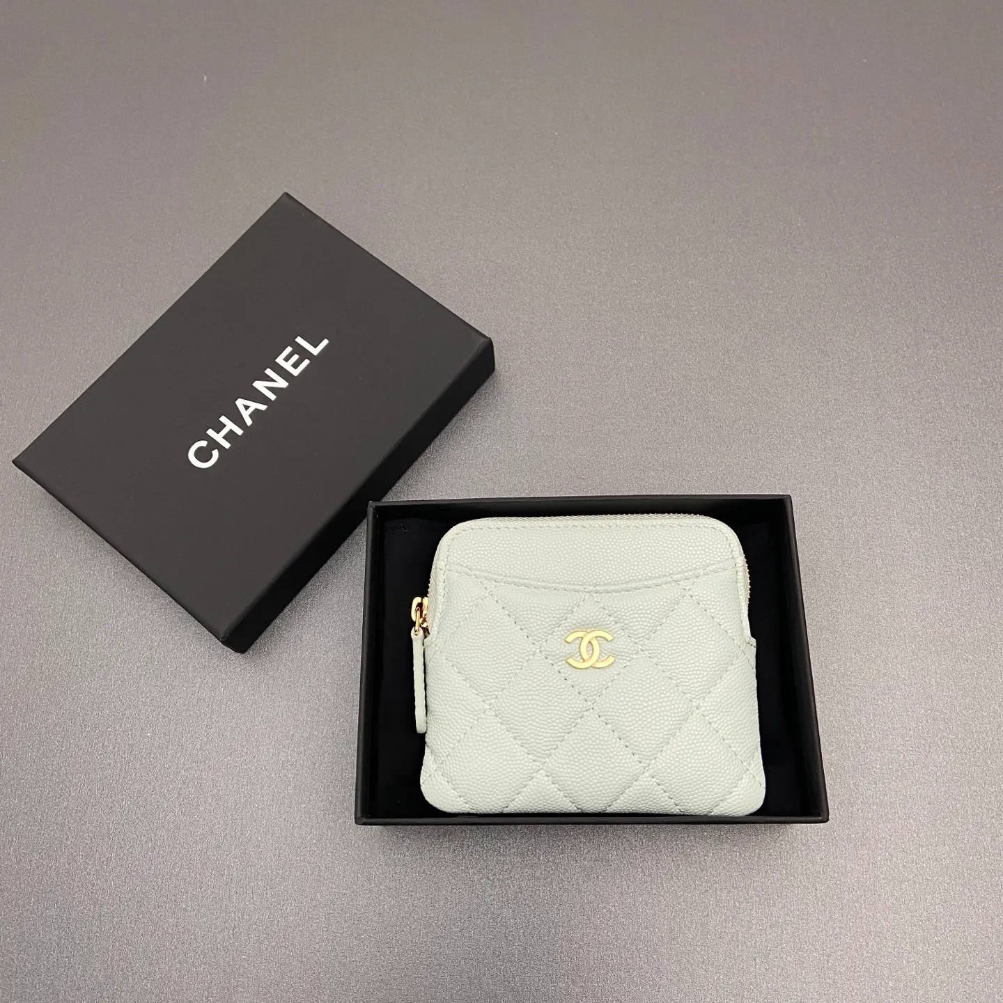 [Special grade hardware original leather] ¥380 Xiaoxiang small zipper bag card holder series Quilted card holder/wallet with iconic metal logo Gold tone metal hardware, special Italian imported leather 5 card slots, 1 small zipper bag No.: 2061 Size: w11.5×h10×d2cm