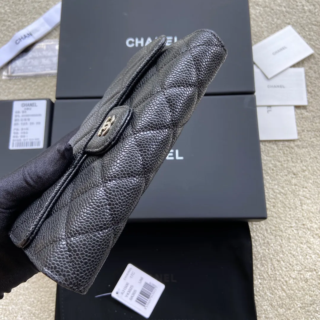 Xiaoxiang imported Italian grain cowhide, long model with 30% off 540💰 Item number: AP63012 Size: w18.5×h10cm Color: black ball pattern silver steel mark