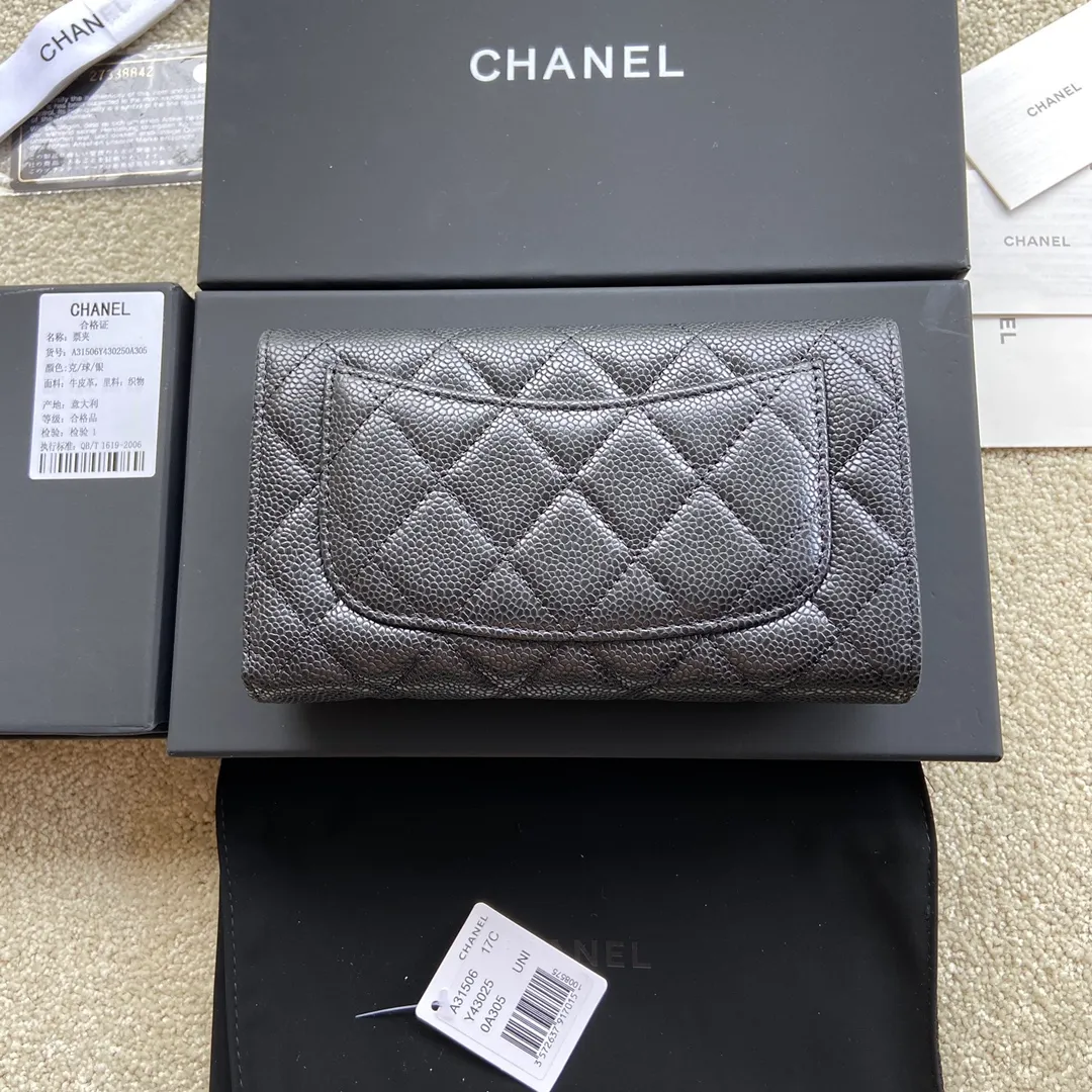 Xiaoxiang imported Italian grain cowhide, long model with 30% off 540💰 Item number: AP63012 Size: w18.5×h10cm Color: black ball pattern silver steel mark