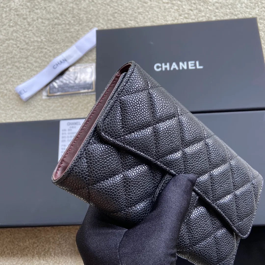 Xiaoxiang imported Italian grain cowhide, long model with 30% off 540💰 Item number: AP63012 Size: w18.5×h10cm Color: black ball pattern silver steel mark