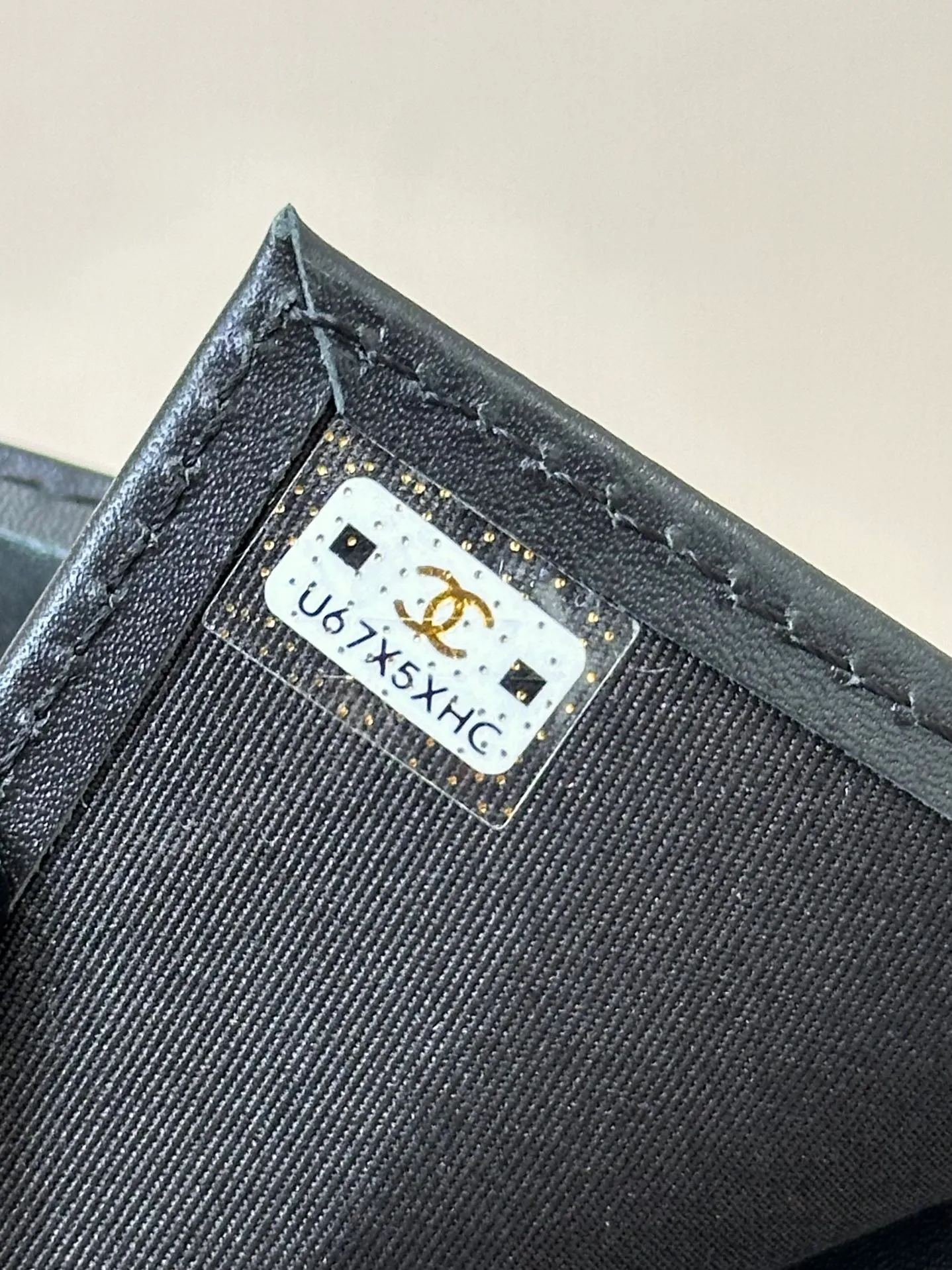 80734 The inner details and the wiring of the wallet are very particular, and only a dedicated machine can produce this effect! Even the machines that make big bags can’t do it!
