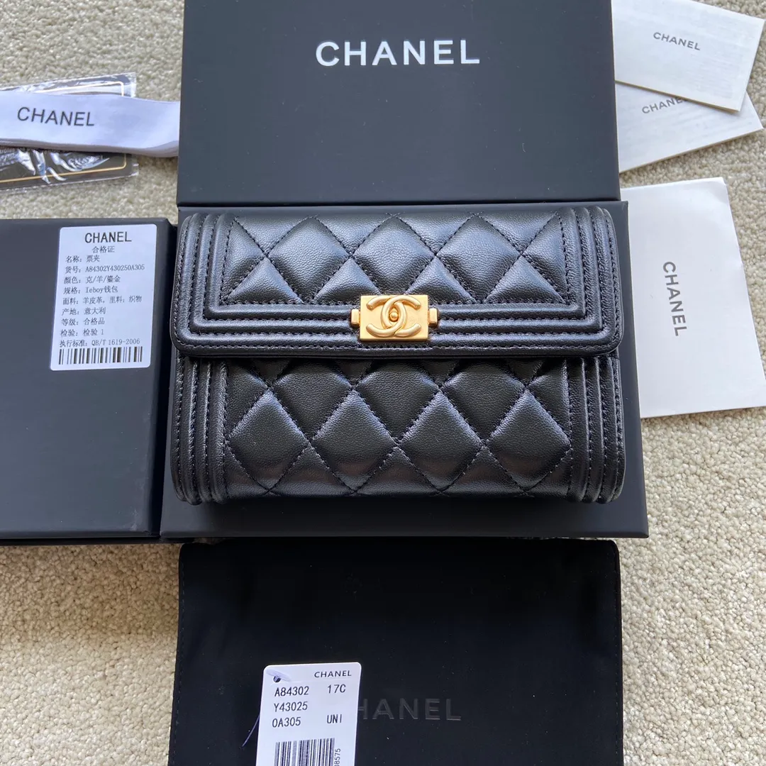 500💰Xiaoxiang imported Italian lambskin Item number: A84302 Size: w15×h10×d2.5 Color: black sheepskin gold mark