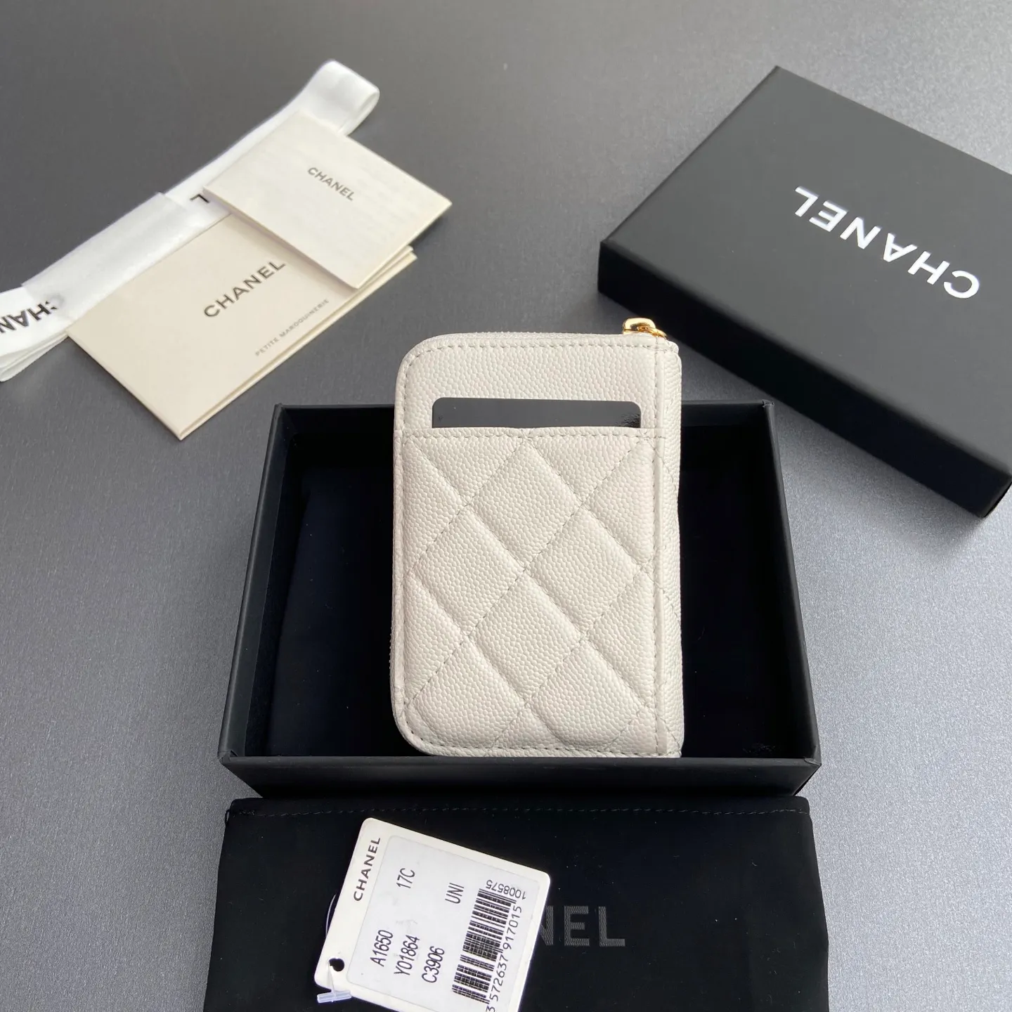 [Special grade hardware original leather] ¥280 Xiaoxiang small zipper bag card holder series with iconic metal logo, gold tone metal hardware, special Italian imported leather 2 card slots wallet bag, 4 card slots Number: 1650 Light purple fine ball pattern light gold steel mark Size: w11×h7.5×2cm