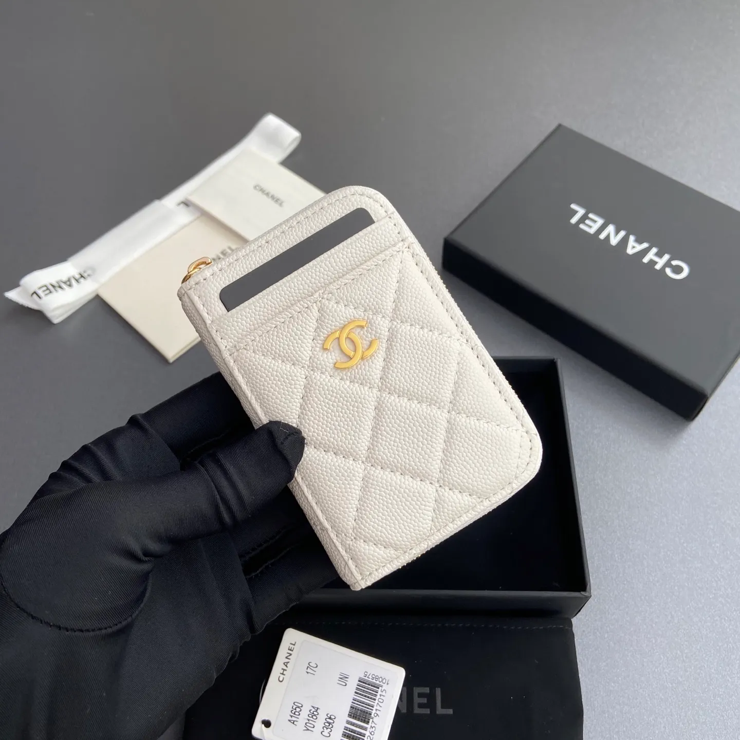 [Special grade hardware original leather] ¥280 Xiaoxiang small zipper bag card holder series with iconic metal logo, gold tone metal hardware, special Italian imported leather 2 card slots wallet bag, 4 card slots Number: 1650 Light purple fine ball pattern light gold steel mark Size: w11×h7.5×2cm