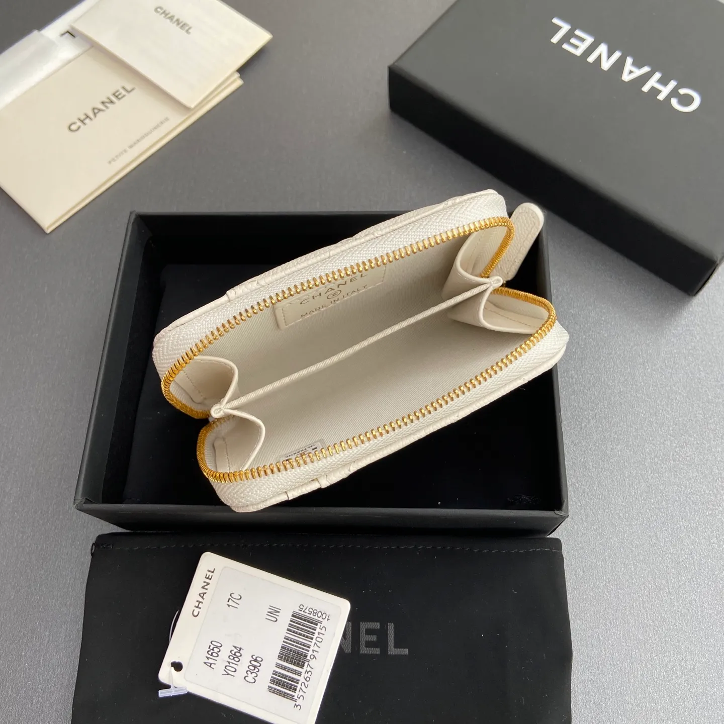 [Special grade hardware original leather] ¥280 Xiaoxiang small zipper bag card holder series with iconic metal logo, gold tone metal hardware, special Italian imported leather 2 card slots wallet bag, 4 card slots Number: 1650 Light purple fine ball pattern light gold steel mark Size: w11×h7.5×2cm