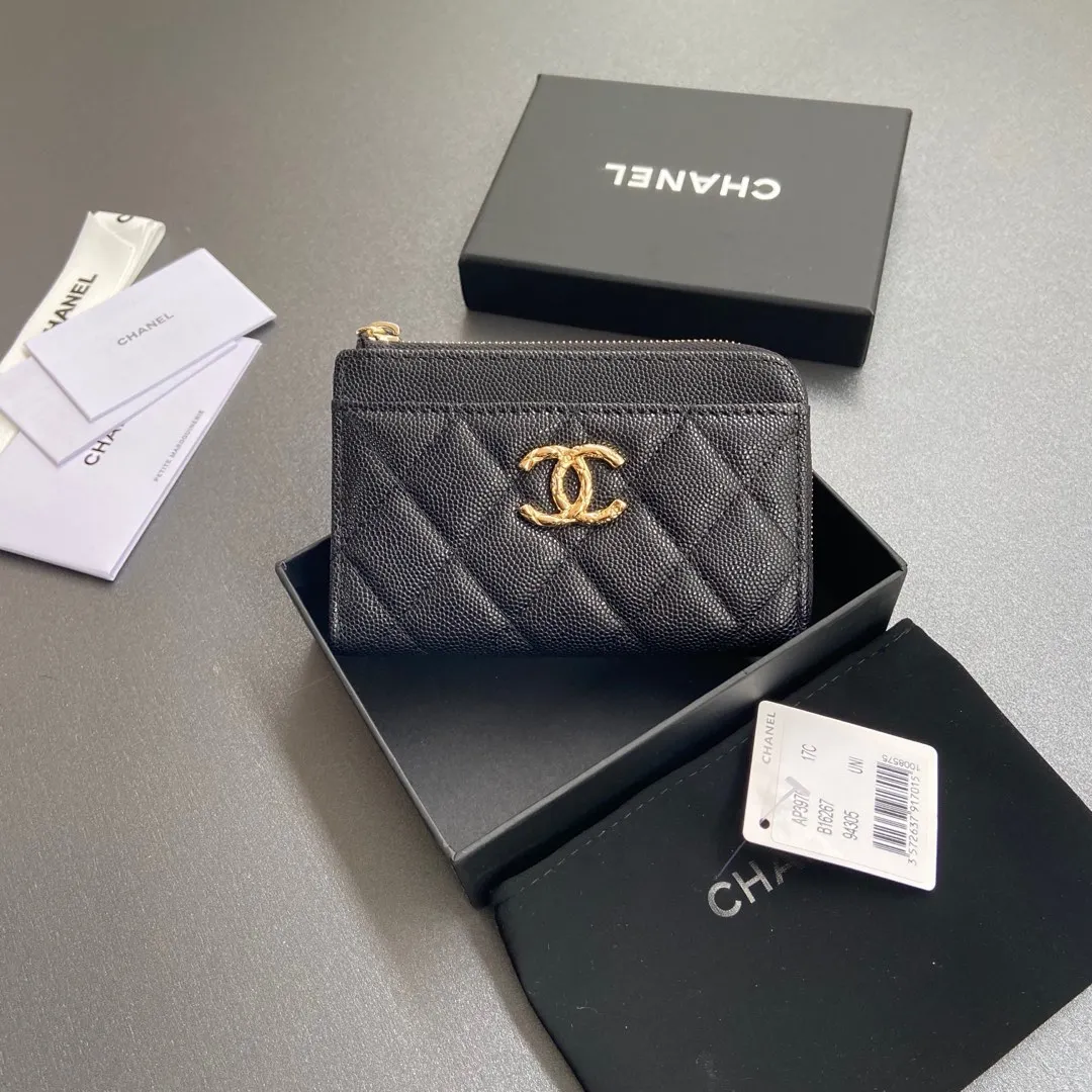 [Special grade hardware original leather] ¥340 Xiaoxiang small zipper bag card holder series Quilted card holder with iconic metal logo Gold tone metal hardware, special Italian imported leather 6 card slots, 1 small zipper bag No.: 3976 Black fine ball gold Size: w13×h9×2cm