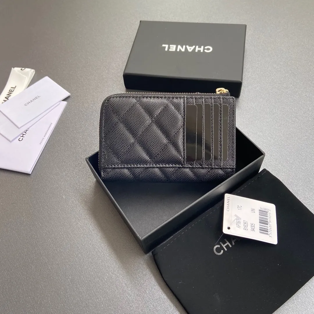 [Special grade hardware original leather] ¥340 Xiaoxiang small zipper bag card holder series Quilted card holder with iconic metal logo Gold tone metal hardware, special Italian imported leather 6 card slots, 1 small zipper bag No.: 3976 Black fine ball gold Size: w13×h9×2cm