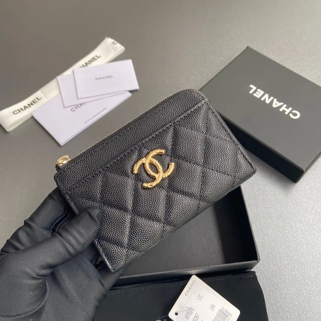 [Special grade hardware original leather] ¥340 Xiaoxiang small zipper bag card holder series Quilted card holder with iconic metal logo Gold tone metal hardware, special Italian imported leather 6 card slots, 1 small zipper bag No.: 3976 Black fine ball gold Size: w13×h9×2cm