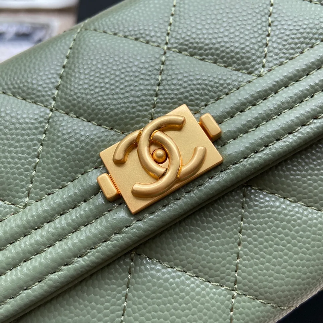 500💰Xiaoxiang imported Italian fine grain cowhide Item number: A80286 Size: w19×h10.5×d3cm Color: Green fine ball pattern gold mark
