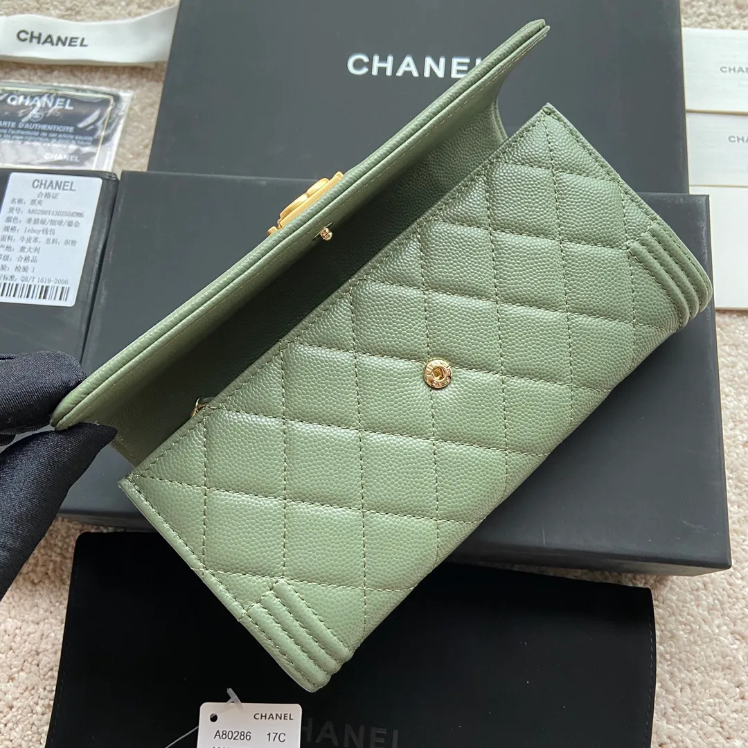 500💰Xiaoxiang imported Italian fine grain cowhide Item number: A80286 Size: w19×h10.5×d3cm Color: Green fine ball pattern gold mark