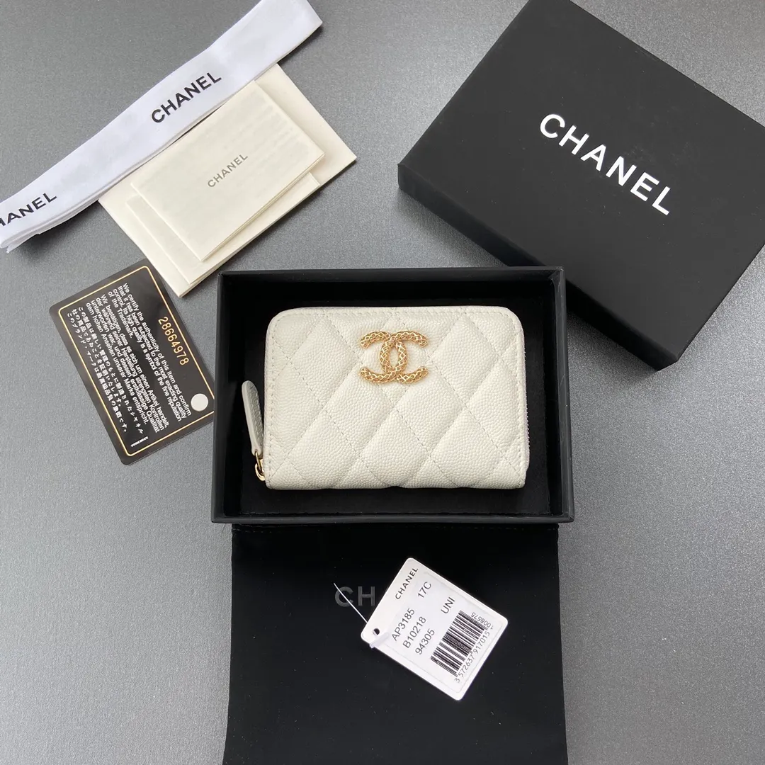 320💰Xiaoxiang imported Italian grained calfskin Item No.: A3185 Size: W11×H7.5×2cm Color: White ball-grained leather with golden steel mark Usage: Small zipper bag