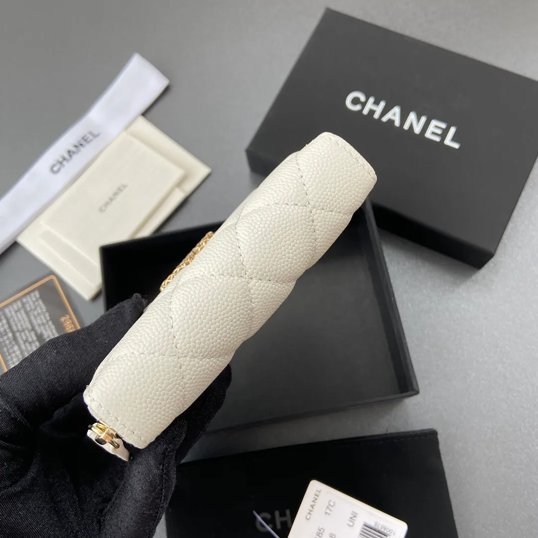 320💰Xiaoxiang imported Italian grained calfskin Item No.: A3185 Size: W11×H7.5×2cm Color: White ball-grained leather with golden steel mark Usage: Small zipper bag