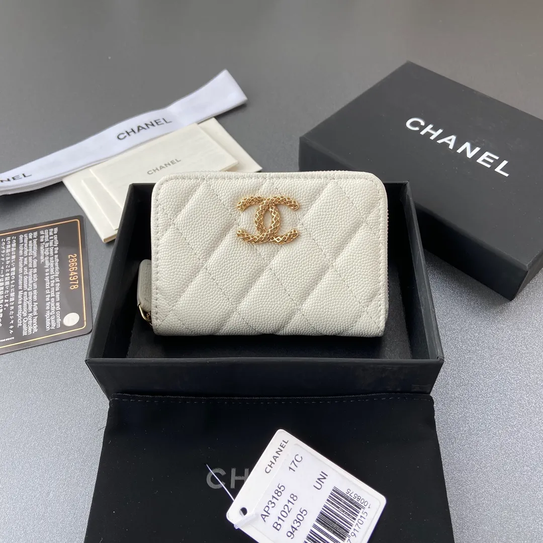 320💰Xiaoxiang imported Italian grained calfskin Item No.: A3185 Size: W11×H7.5×2cm Color: White ball-grained leather with golden steel mark Usage: Small zipper bag