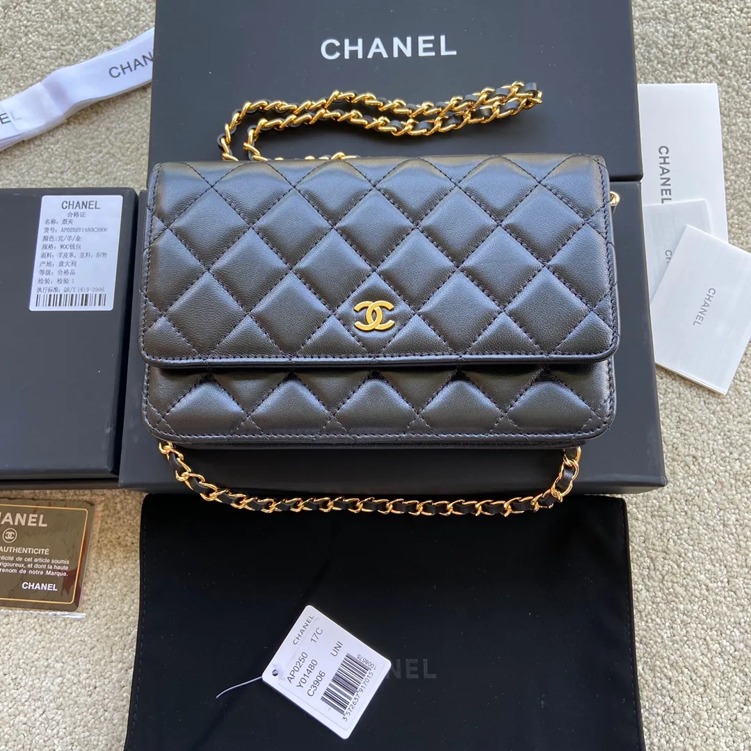 Xiaoxiang imported Italian lambskin Item number: A0250 💰: 640 Size: w20×h13×d3.5cm Color: black lambskin gold steel mark