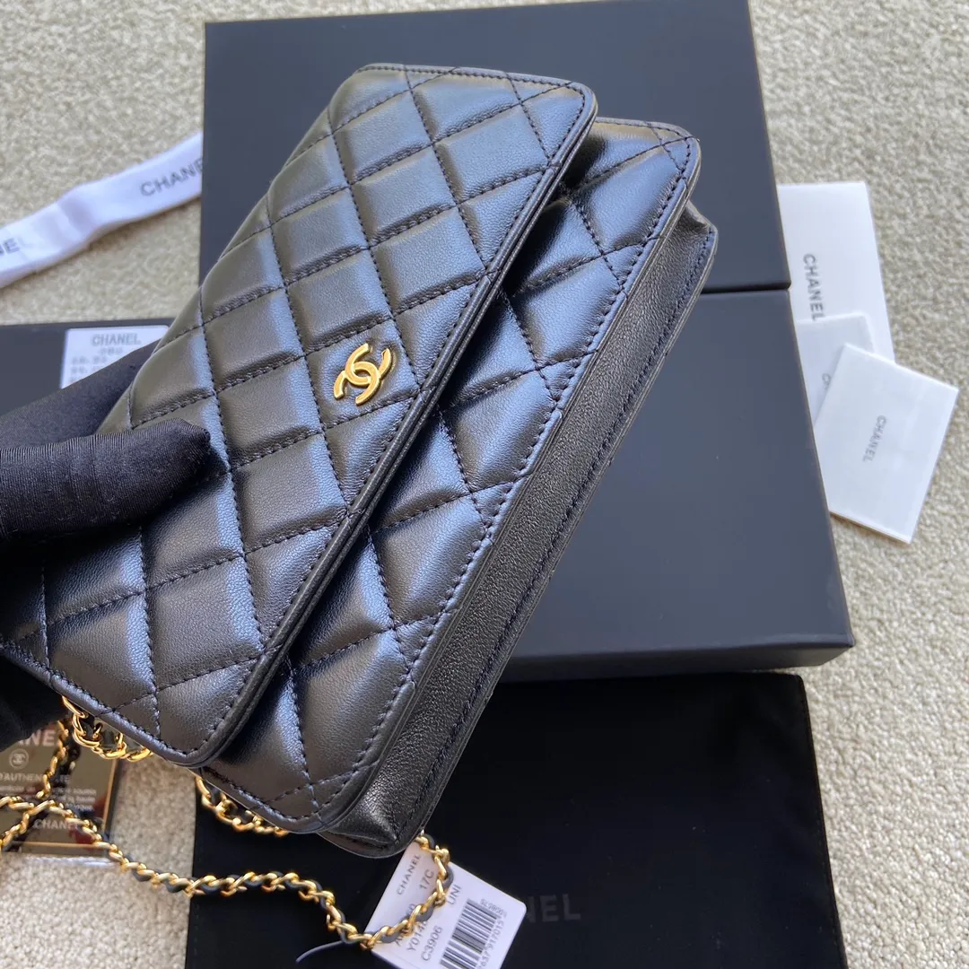 Xiaoxiang imported Italian lambskin Item number: A0250 💰: 640 Size: w20×h13×d3.5cm Color: black lambskin gold steel mark