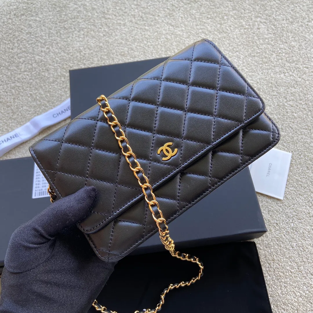 Xiaoxiang imported Italian lambskin Item number: A0250 💰: 640 Size: w20×h13×d3.5cm Color: black lambskin gold steel mark