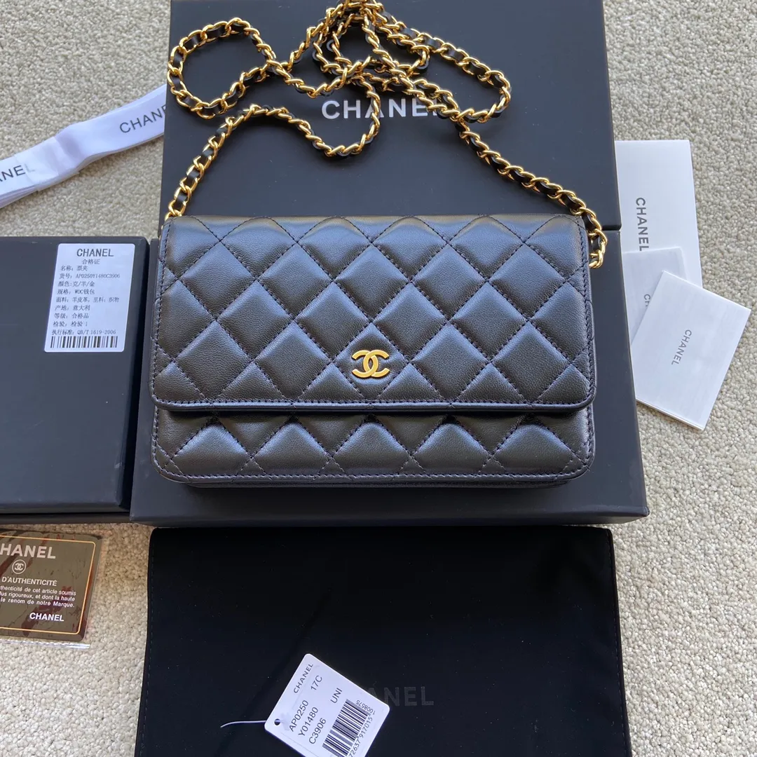 Xiaoxiang imported Italian lambskin Item number: A0250 💰: 640 Size: w20×h13×d3.5cm Color: black lambskin gold steel mark