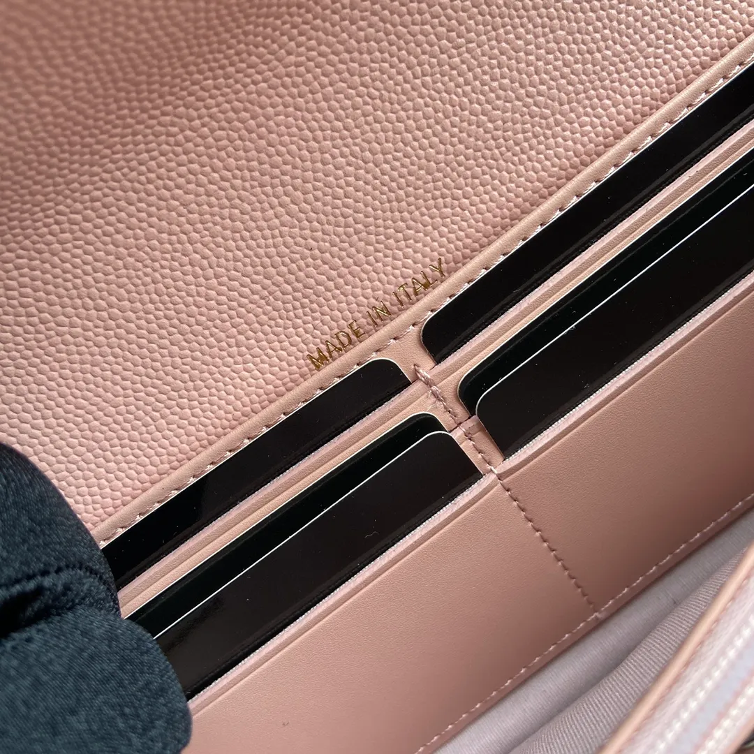 Xiaoxiang imported Italian fine grain cowhide Item number: AP5480 💰:540 Size: w19×h10.5×d3cm Color: pink ball pattern gold mark