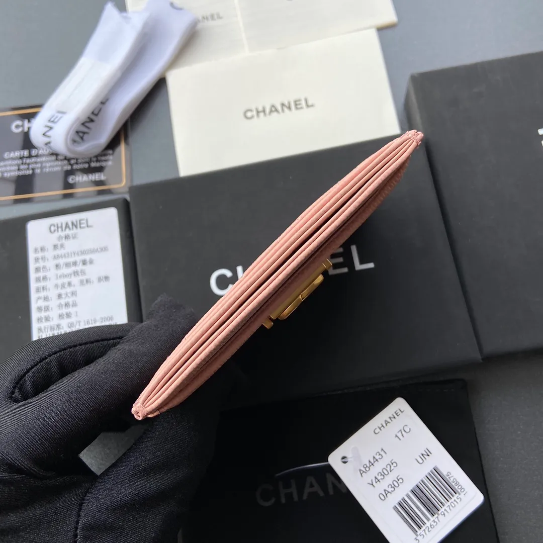 220💰Xiaoxiang imported Italian fine grain calfskin Item number: A84431 Size: w11×h7.5 Color: pink fine ball pattern gold steel mark