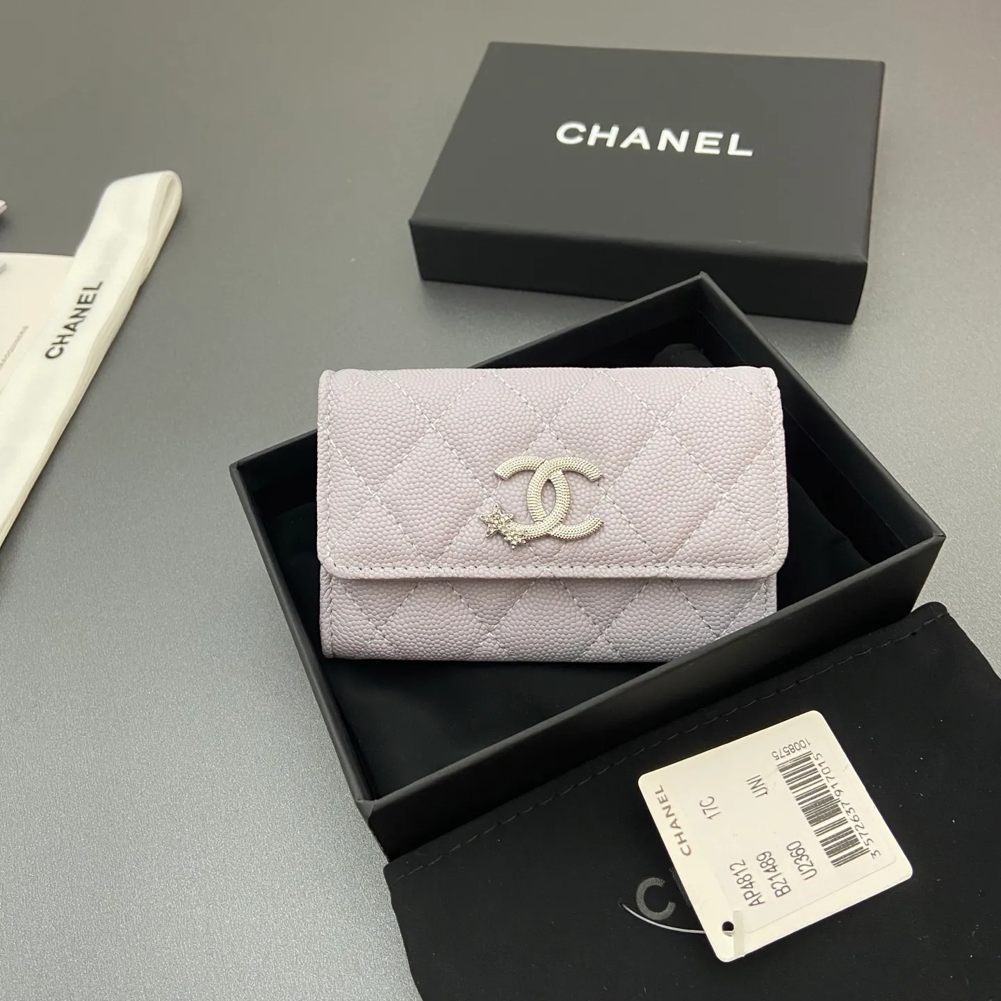 25b new series caviar cowhide with stars ⭐logo shiny blingblibg~card holder series item number: A 4812 price: 340 size: w11×h7cm color: light purple fine ball pattern silver star hardware