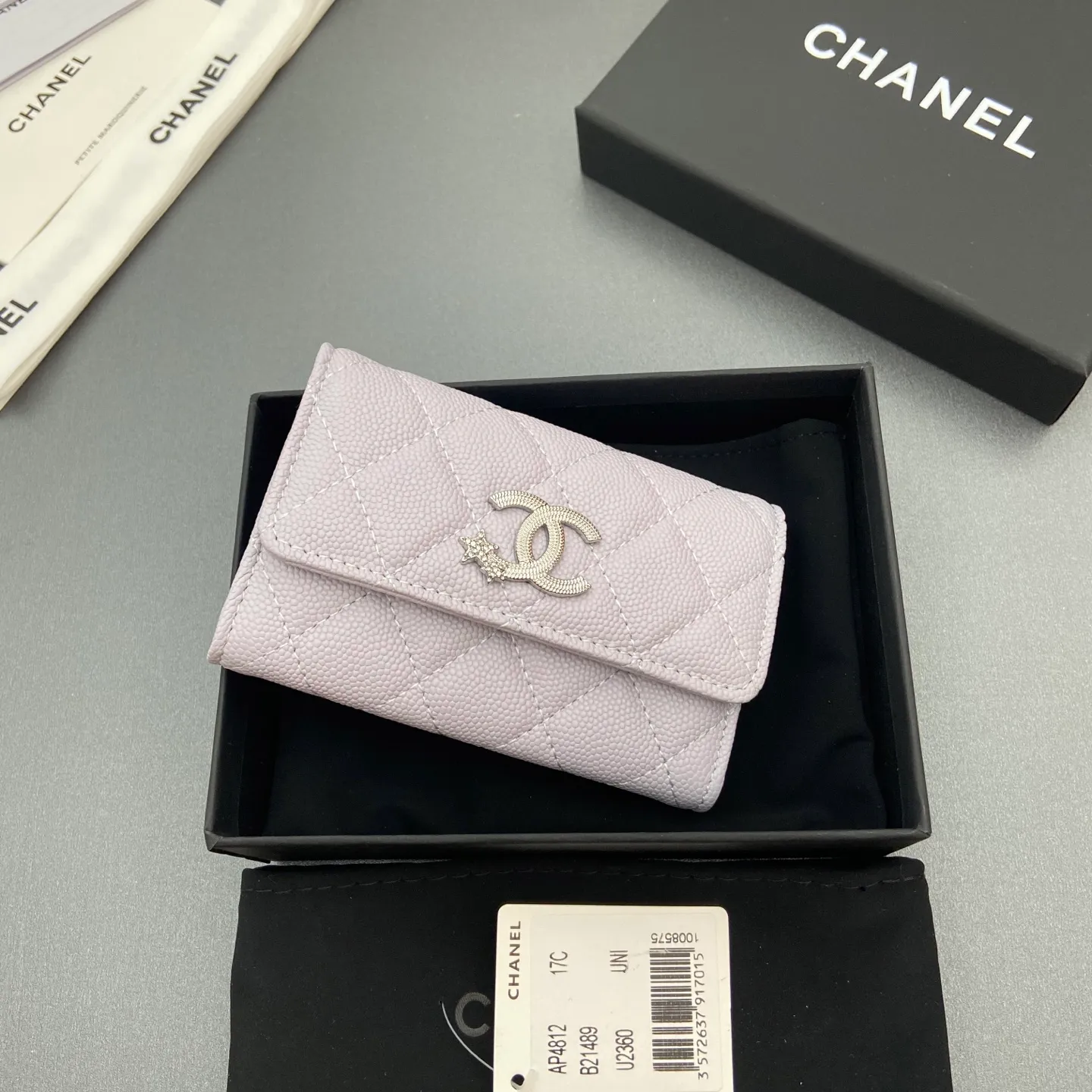 25b new series caviar cowhide with stars ⭐logo shiny blingblibg~card holder series item number: A 4812 price: 340 size: w11×h7cm color: light purple fine ball pattern silver star hardware