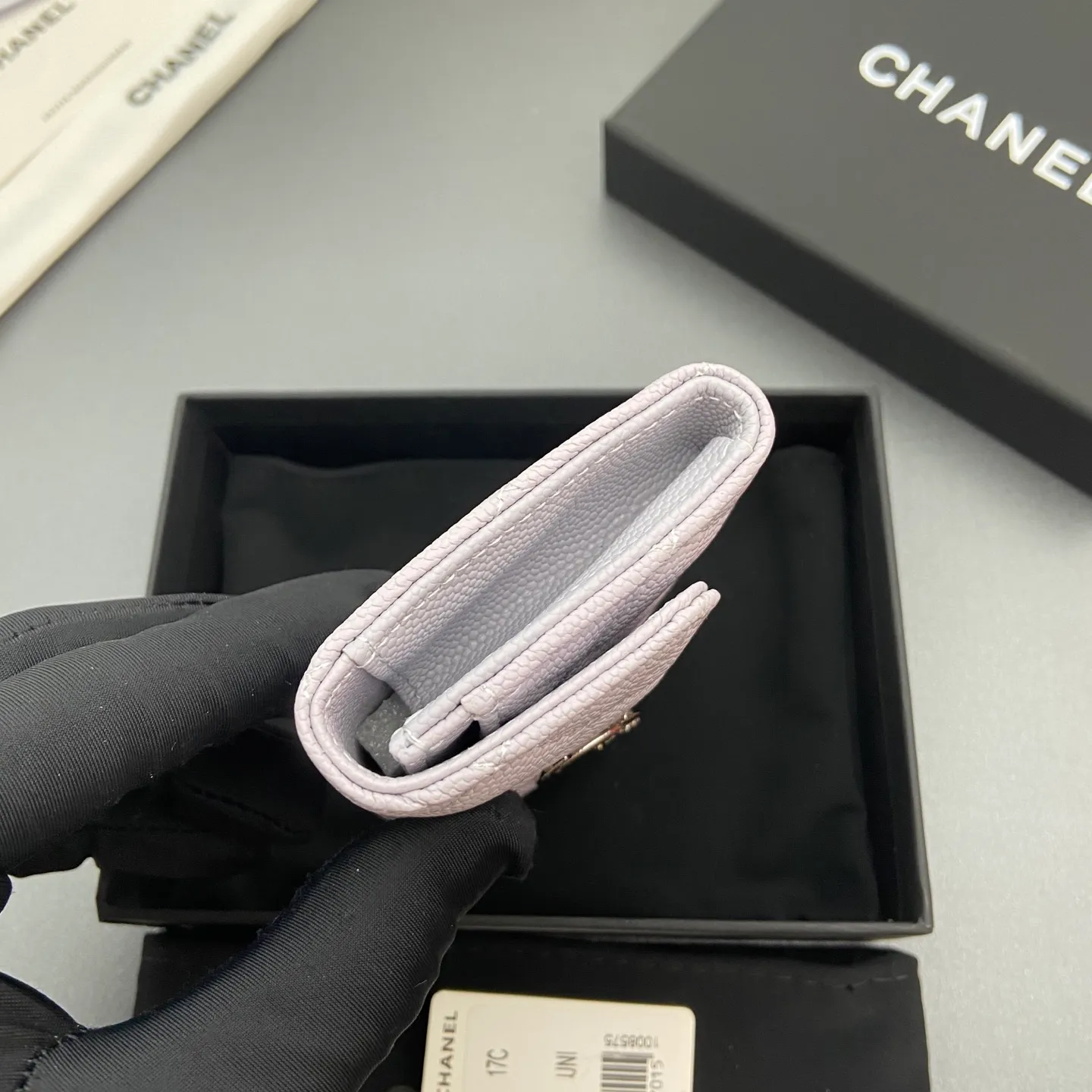 25b new series caviar cowhide with stars ⭐logo shiny blingblibg~card holder series item number: A 4812 price: 340 size: w11×h7cm color: light purple fine ball pattern silver star hardware