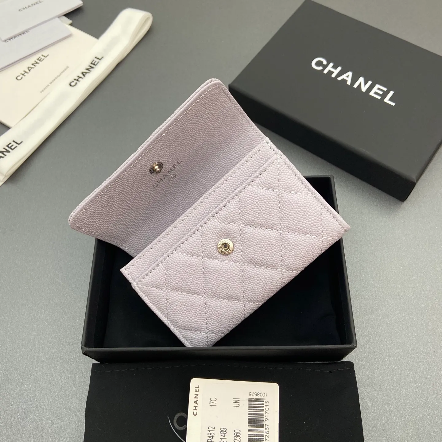 25b new series caviar cowhide with stars ⭐logo shiny blingblibg~card holder series item number: A 4812 price: 340 size: w11×h7cm color: light purple fine ball pattern silver star hardware