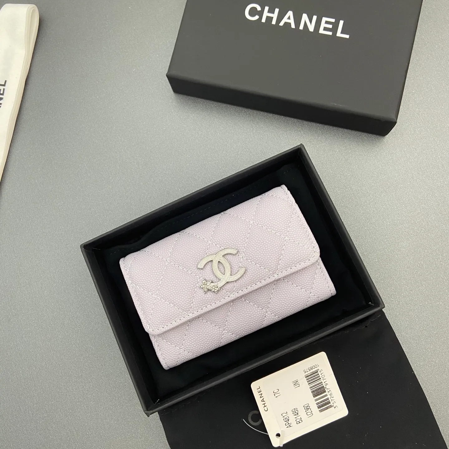 25b new series caviar cowhide with stars ⭐logo shiny blingblibg~card holder series item number: A 4812 price: 340 size: w11×h7cm color: light purple fine ball pattern silver star hardware